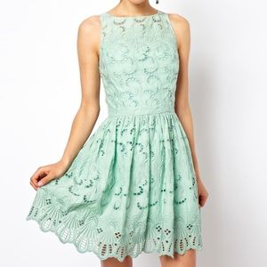 Cute spring dress with bows in the back